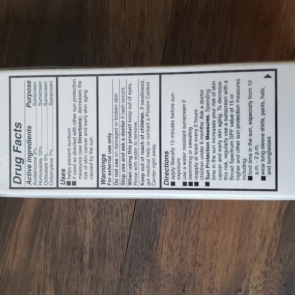 JAFRA Royal Jelly Solar Protection Fluid Broad Spectrum SPF 50 - Picture 3 of 4